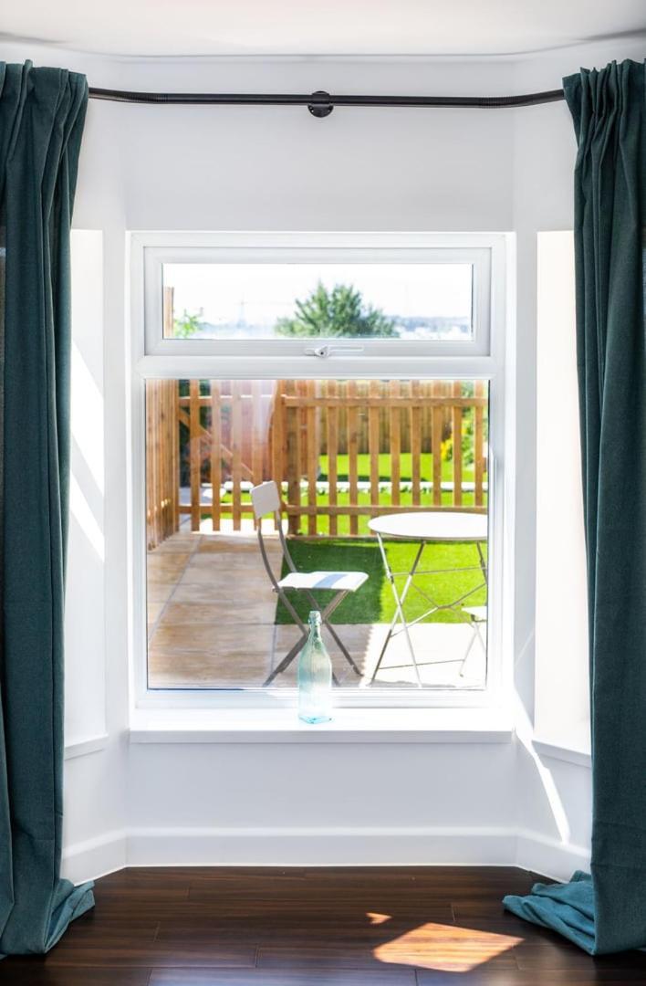 Stylish Apartment W/ Private Garden - Dog Friendly Newport  Exterior foto